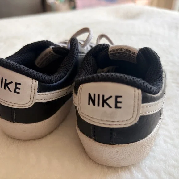 Nike Kids BLAZER LOW '77 TD 'BLACK WHITE' 8c - Picture 4 of 4